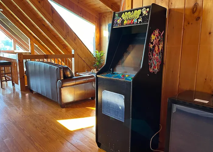 Splashtacular: Indoor Pool~Gorgeous Views~Hottub~Gameroom~Resort