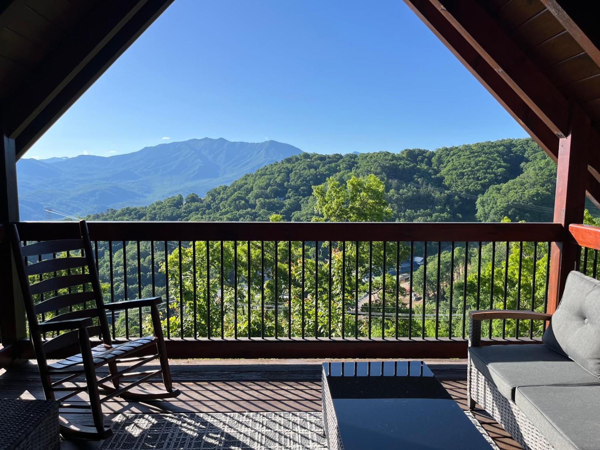 Splashtacular: Indoor Pool~gorgeous Views~hottub~gameroom~resort * Gatlinburg