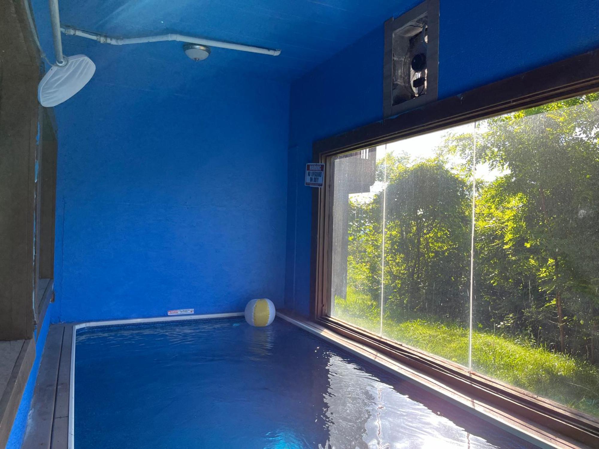 Splashtacular: Indoor Pool~gorgeous Views~hottub~gameroom~resort Chalet *
